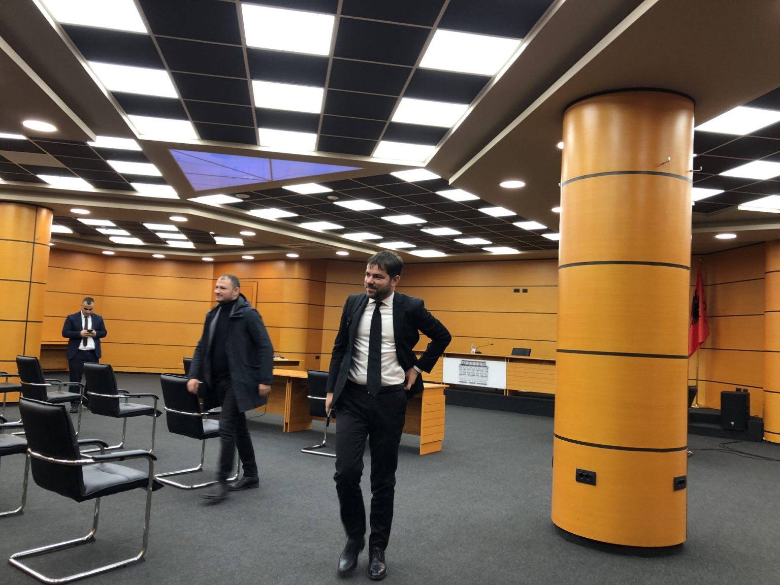 Gjyqtari Arbër Çela përballet me balanca negative në blerjen e një apartamenti