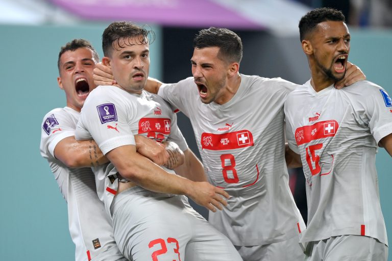 Zvicra dërgon në “ferr” Serbinë, Shaqiri u “servir” eliminimin, Helvetët kualifikohen falë grintës