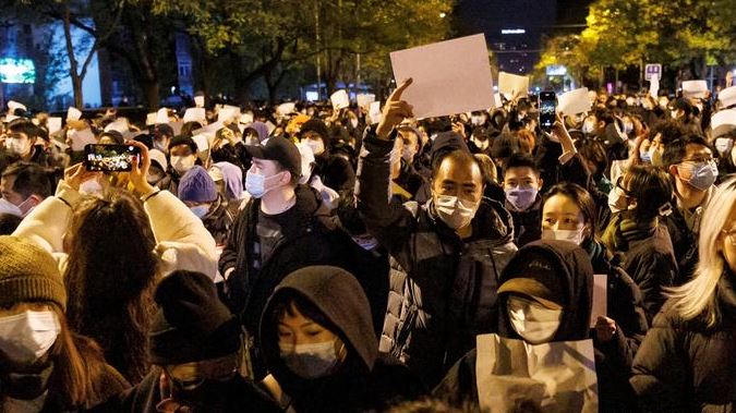 “Kinës nuk i duhet mbreti”/ Analiza e DW: Pse protestat e bënë të imagjinueshëm fundin e Xi Jinping