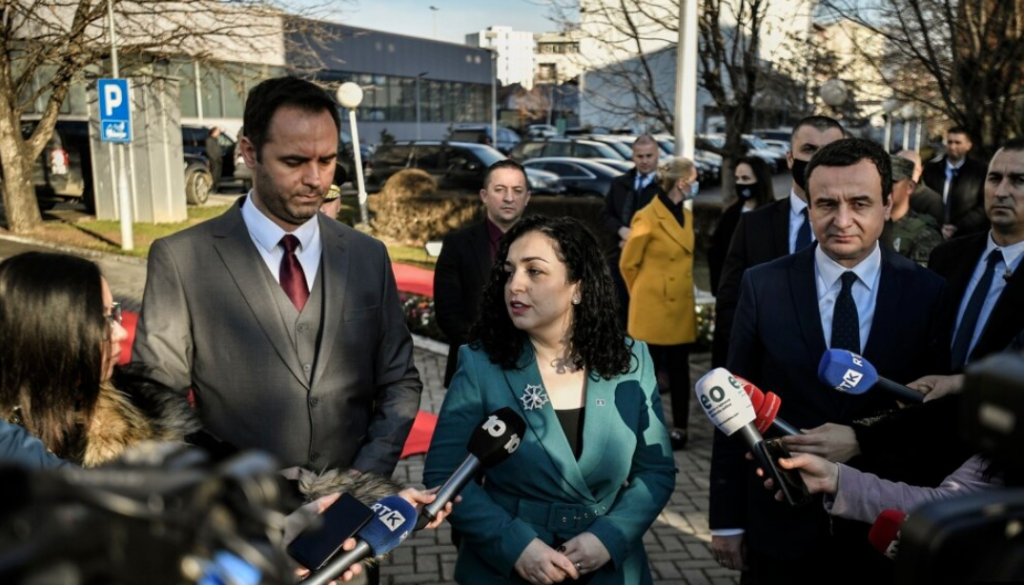 Krerët shtetërorë nënshkruajnë aplikimin për anëtarësimin e Kosovës në BE, Osmani: Historike!