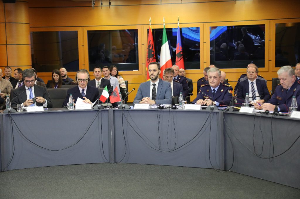 Bilanci për vitin 2022/ Muhamet Rrumbullaku konferencë të përbashkët me homologët italianë: Goditen 24 shtëpi bari. Kontrolle me dron dhe hetime proaktive…