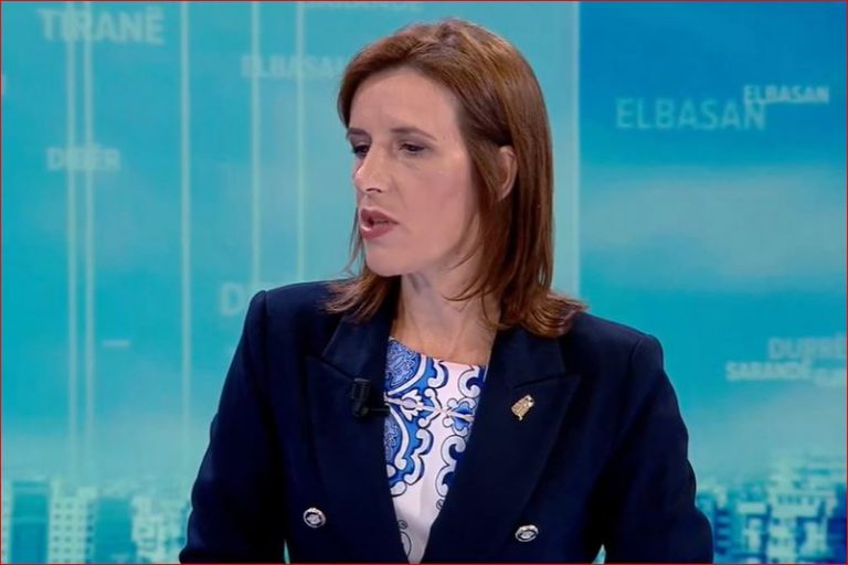 Operacioni në banesën e Ervis Martinajt, gazetarja: Policia u vu në lëvizje pas një telefonate nga një burg i sigurisë së lartë