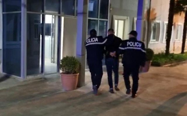 Dhëndri masakroi me thikë babë e bir në Vlorë, zbardhet identiteti i autorit