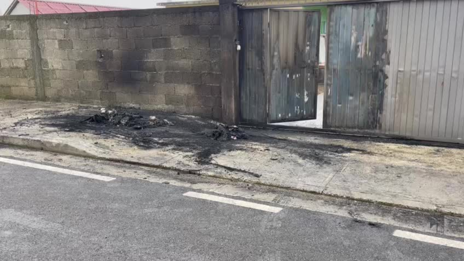 Shpërthimi me tritol në banesën e efektivit gjatë natës, autorët lanë prova në vendngjarje. Policia jep detajet zyrtare