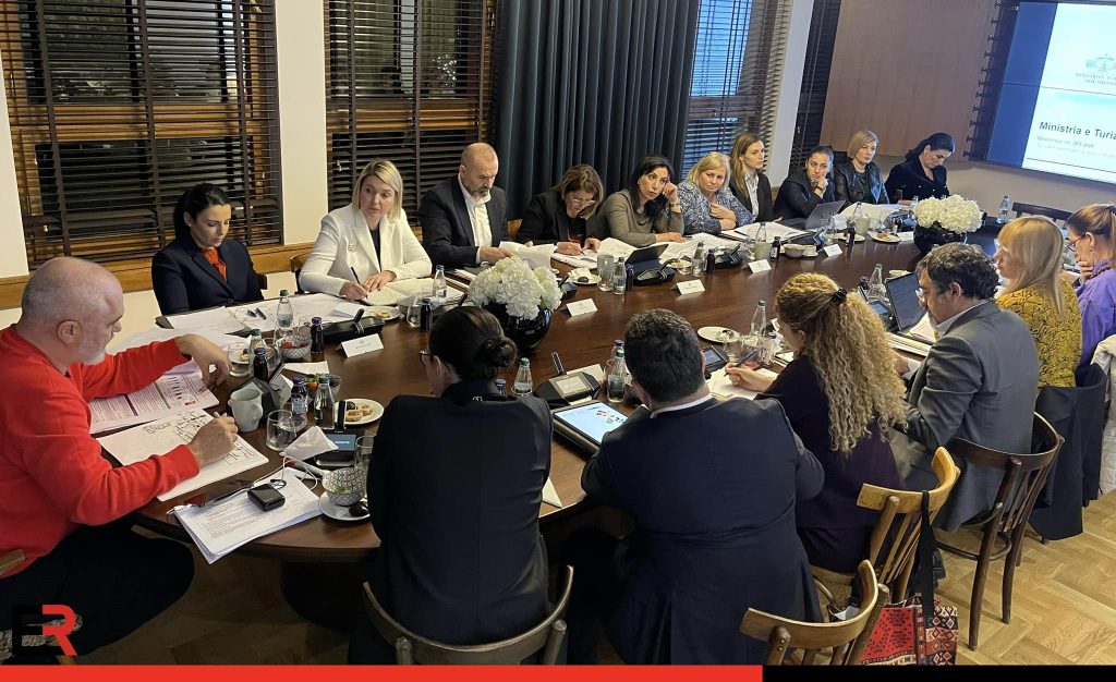 Rama publikon foton gjatë mbledhjes me ministrat: Shumë punë dhe projekte konkrete për 2023