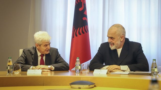 Ndryshimet në Kushtetutë, Rama mbledh në Tiranë krerët e partive shqiptare të RMV