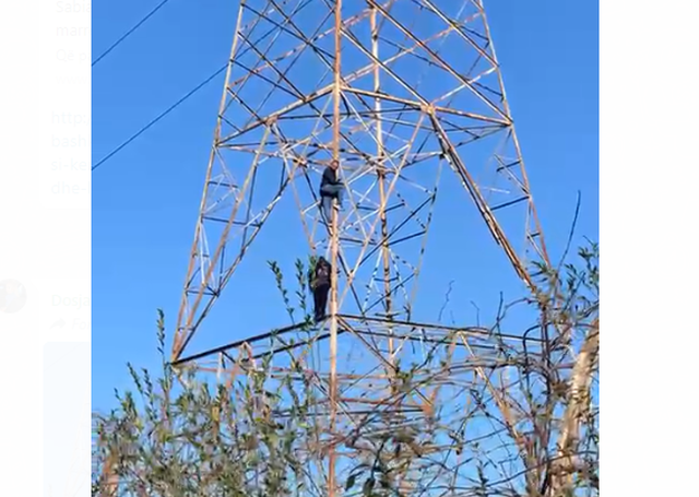 Banorët e Bërxullës dalin në protestë, dy tentojnë vetëvrasjen, neutralizohen pas disa minutash