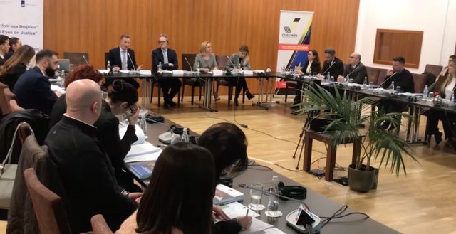 Stoku i dosjeve në gjykatat shqiptare, VOA: Rastet e pagjykuara, problem madhor për drejtësinë