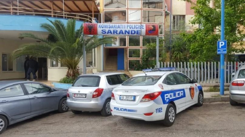 Sherr në një lokal në Sarandë, plagoset me thikë 43-vjeçari. Policia vihet në ndjekje të autorit