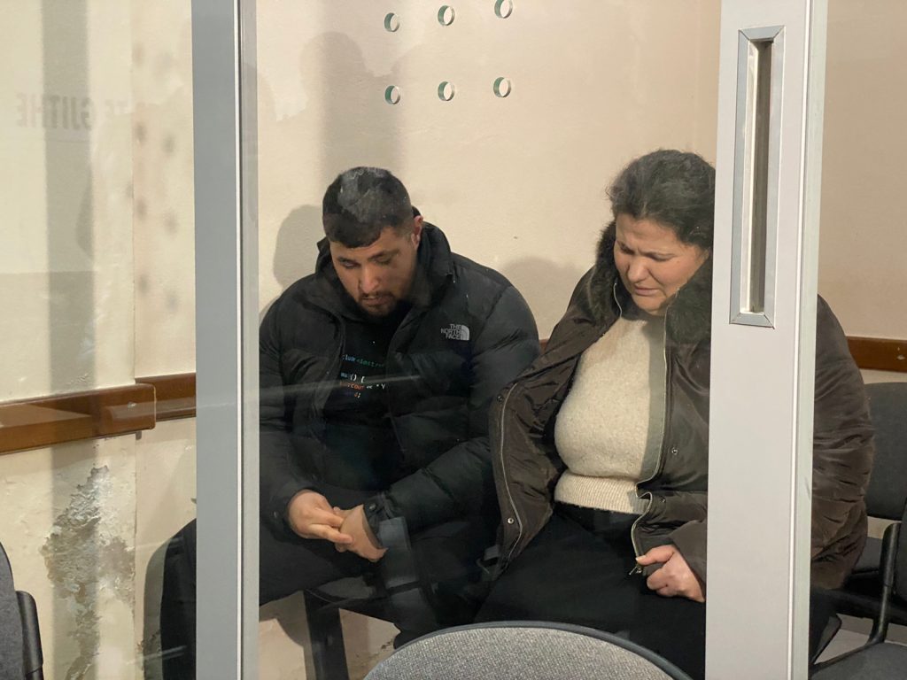 “I mora nga urrejtja që kisha për Alda Klosin”- Zbardhet dëshmia e pastrueses që grabiti 120 mijë euro në banesën e zyrtares: Brenda kasafortës kishte monedha 500 e 200 euro! I kërkova djalit…