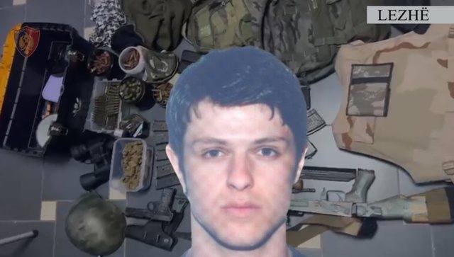 “Do vras politikanët”- U kap me arsenal armësh në banesë, gjykata merr vendimin për 36-vjeçarin