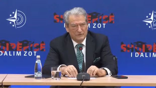 I’u vodhën rreth 120 mijë euro në banesë nga pastruesja, Berisha nxjerr videon: Si u denoncua 9 muaj më parë këshilltarja e Ramës me gjysmë milion euro nën dyshek, mbrohej nga…