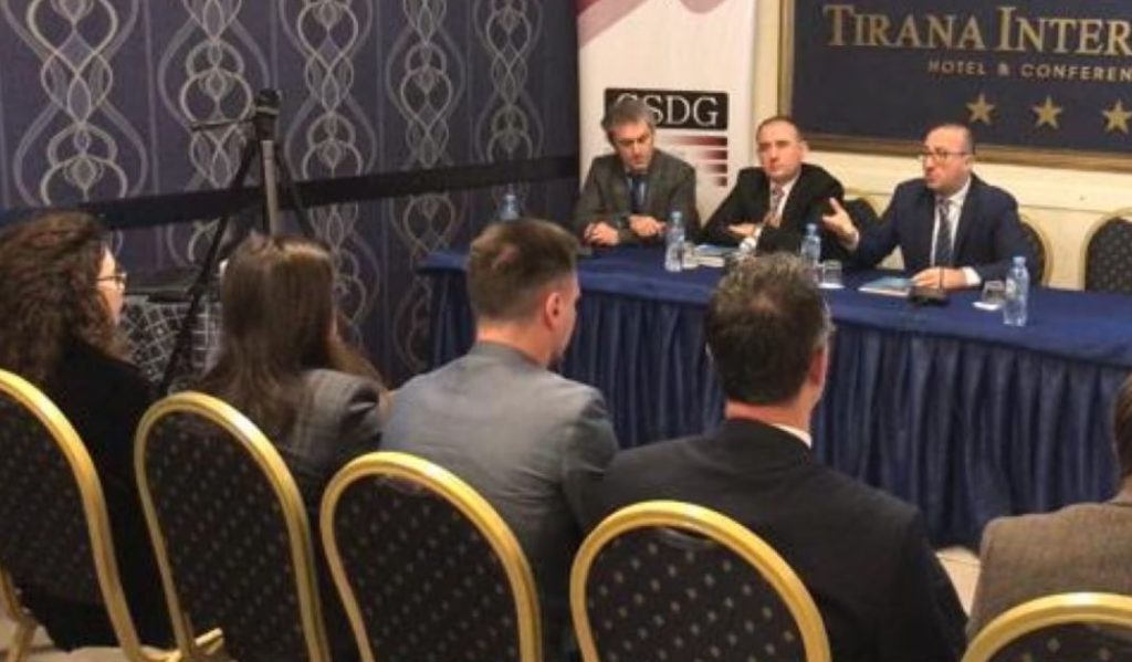 “Punësimi bëhet përmes ryshfeteve dhe korrupsionit”, studimi: Mbi 60 % e të anketuarve në Shqipëri nuk kanë besim te qeveria