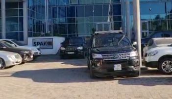 Ambasadorja e SHBA, Yuri Kim vizitë në ambientet e SPAK