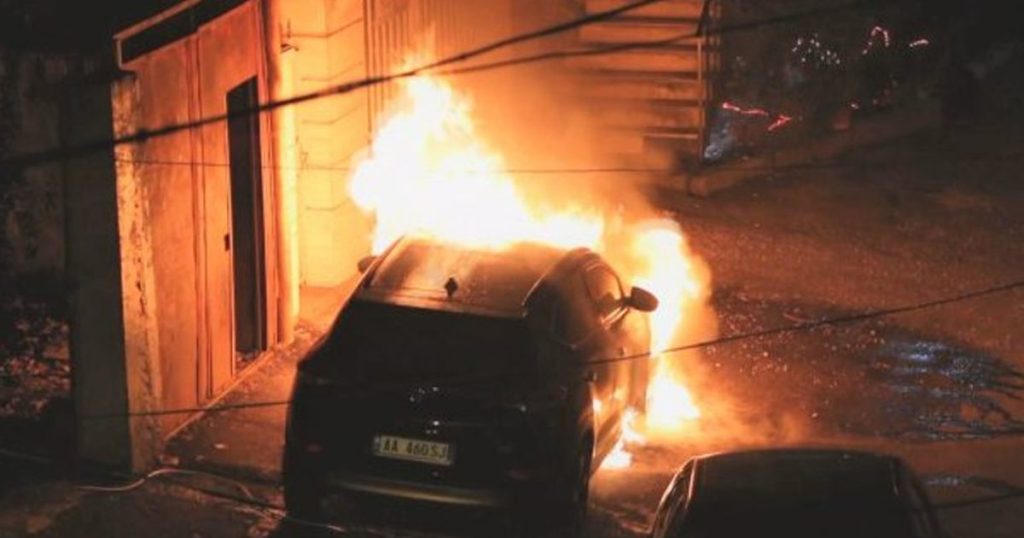 Digjet gjatë natës një makinë në Shkodër, dyshimet e para