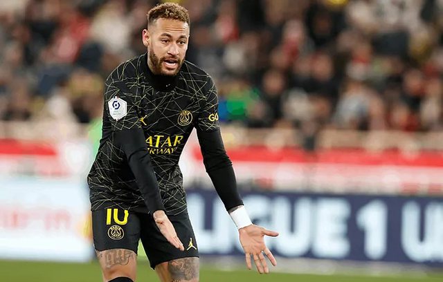 Ngrihen zërat në dhomën e zhveshjes së PSG, Neymar dhe Marquinho ‘sherr’ me drejtorin Campos, sharje në portugalisht…