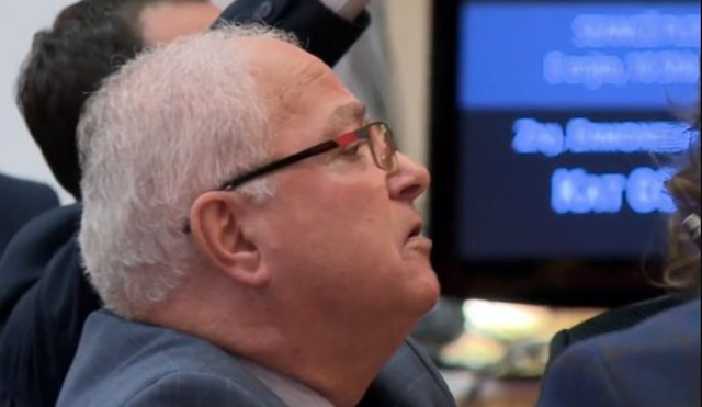 I ra bilbilit dhe bllokoi Foltoren, përjashtohet deputeti i 13-të i PD, Edmond Spaho gjobitet edhe me ditën e punës