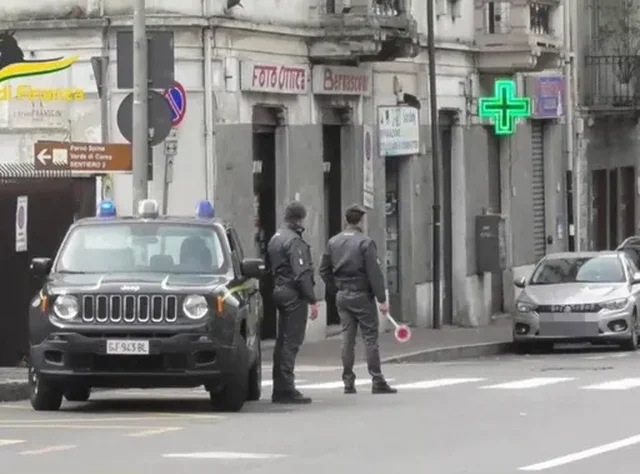 Kishte marrë shtëpi dhe makinë me qira në Itali, Policia arreston në flagrancë 19-vjeçarin shqiptar, po dorëzonte 3 doza kokainë
