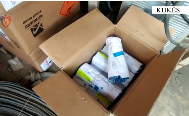 Lëndë plasëse dhe kapsolla detonatore elektrike jashtë kushteve të sigurisë, arrestohen 2 persona në Tropojë