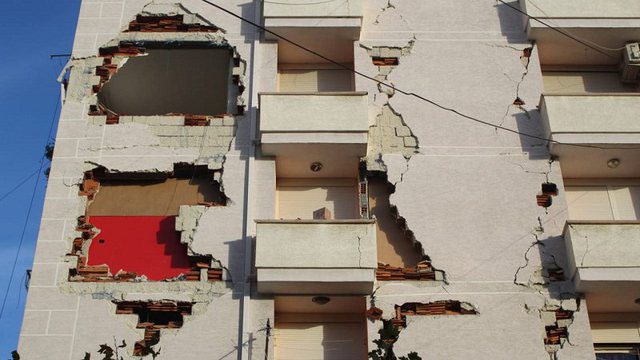 BB: Qeveria shqiptare të bëjë me detyrim sigurimin e shtëpive nga tërmetet dhe taksën e karbonit