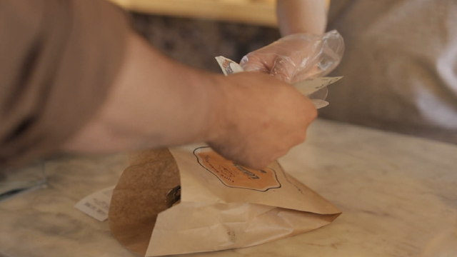 Buka, ushqimi i të varfëve/ Familjet shqiptare konsumojmë më shumë për ushqim nga pagat e tyre