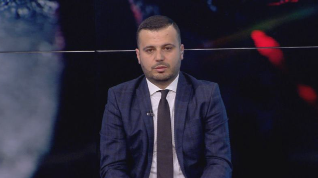 Anija me naftë ruse do ishte shkarkuar, por njoftuan ‘të huajt’