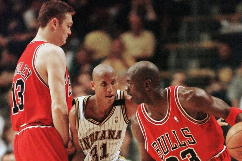 Michael Jordan dhuroi 10 milionë dollarë për një bamirësi për ditëlindjen e tij të 60-të