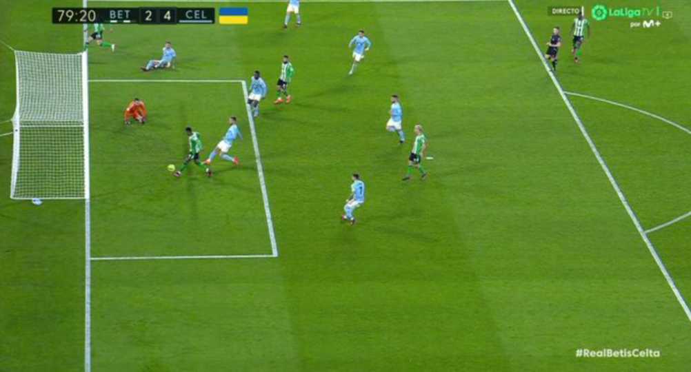 E pabesueshme ajo që ndodhi në La Liga, braziliani me portën bosh e dërgon topin jashtë (VIDEO)