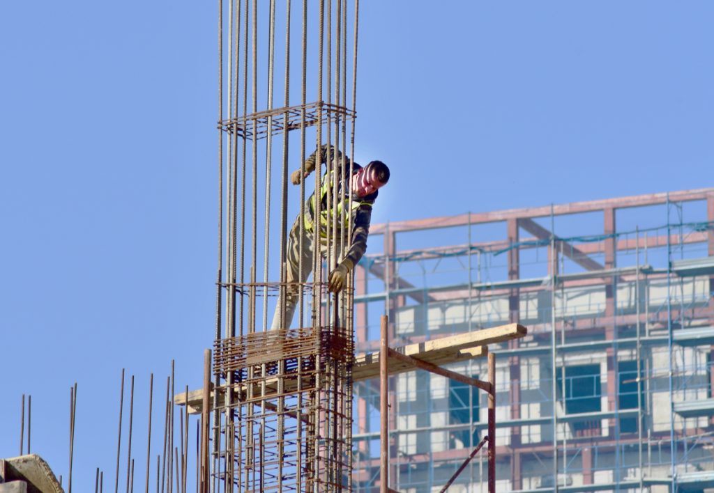 Vlera e lejeve të ndërtimit arrin në gati 1 miliardë euro