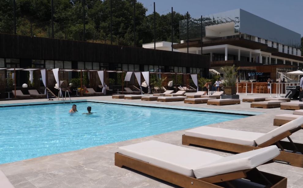 Turizmi pa punëtorë/ Sondazhi: Në pikun e sezonit, 75% e hoteleve jo me personel të plotë