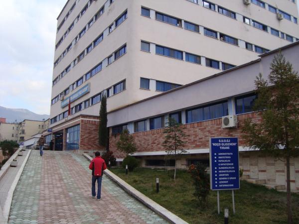 “Nuk iu është dhënë shërbim”- Vdiq në maternitet disa ditë pas lindjes, flasin familjarët e 30-vjeçares: Kishte dhimbje të forta, kur i doli efekti i gjilpërës na tha se…