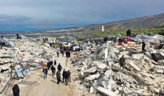 “Nuk ka mbetur asgjë”/ Tërmeti shton vuajtjet në Sirinë e shkatërruar nga lufta, banorët: Shumë nga ata të bllokuar nën rrënojë do vdesin sepse…