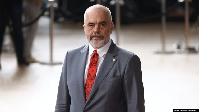 DASH jehonë korrupsionit në qeveri: Zyrtarët u vunë një nga një në pranga! Priten zhvillime për 5 të tjerë, mes tyre një deputet dhe një prokuror