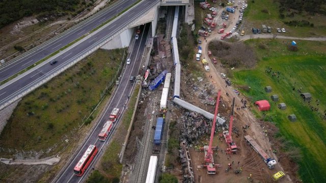 TRAGJEDI në Greqi! Përplasja mes dy trenave sjell 40 të vdekur, mes tyre 20-vjeçarja shqiptare, 85 të plagosur, arrestohet komandanti i stacionit hekurudhor