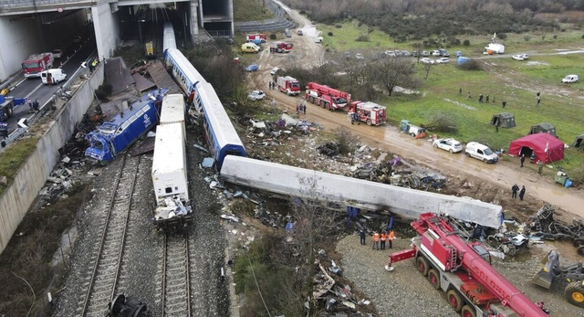 Tragjedia e trenave në Greqi/ Përfundojnë kërkimet, 57 viktima, identifikohet një shqiptare, vendi në grevë