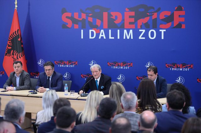 PD në zgjedhje me koalicion, dorëzon dokumentacionin në KQZ, Berisha: Alibeaj e Basha, veglat e Ramës, ndahemi përfundimisht nga pengjet