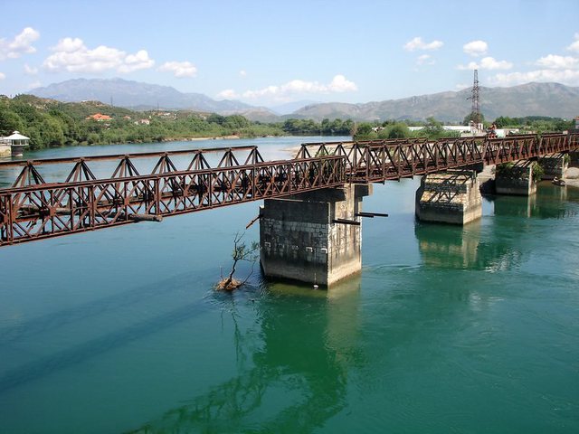 Qeveria miraton projektligjin për ndërtimin e ‘Urës mbi Bunë’