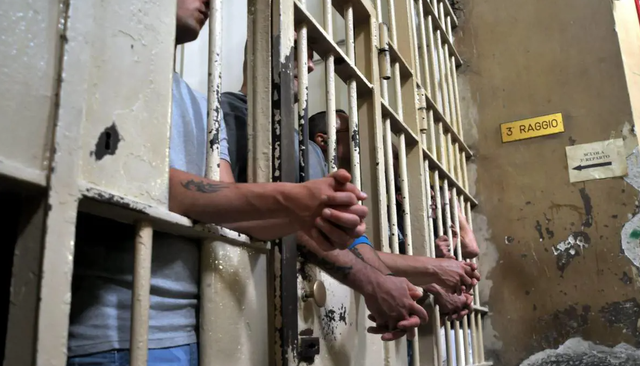 “Do të riatdhesojmë të burgosurit rumunë e shqiptarë”/ Ç’dëshiron të bëjë qeveria italiane me shkelësit e ligjit: Kushtojnë 137 euro/ditë nga xhepat tanë