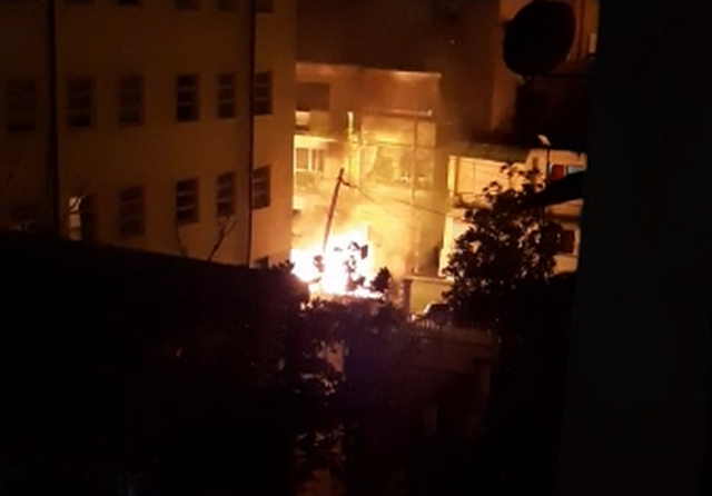 Shpërthim i fortë në Allias, hidhet në erë mjeti i parkuar, banorët në panik