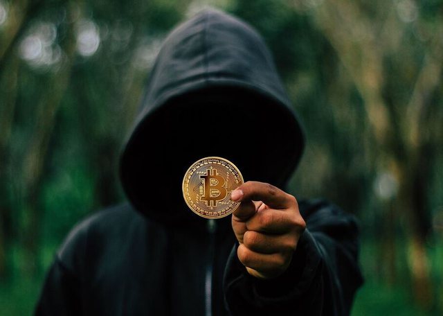 Arrestohen dy shqiptarët në Austri, mashtronin qytetarët dhe u kërkonin të investonin në kriptovaluta, skema që u ‘dhuroi’ afro 20 mijë euro