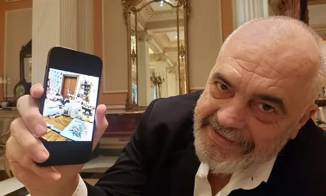 “Artisti i botës politike”/ Ekspozita e Ramës në Greqi, kryeministri flet për ‘The Guardian’, tregon foto të zyrës nga celulari