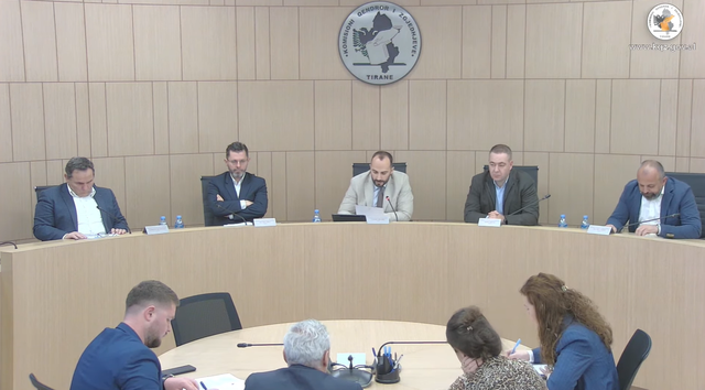 KAS rrëzon sërish Berishën, nuk pezullon regjistrimin e PD-së për 14 majin! Kolegji Zgjedhor shqyrton ankimimin më 27 mars