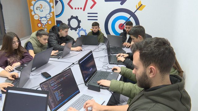 Po ikin të rinjtë! Bizneset italiane kërkojnë masa për të ndalur ‘eksodin’: Po na humbet kapitali njerëzor!