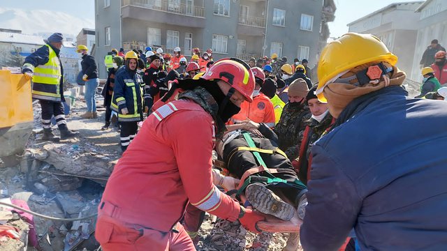 Makthi i Turqisë, rrëfyer nga trupat shqiptarë të shpëtimit, togeri “hap zemrën”: S’ua shihja dot fytyrën e viktimave që nxirrja, ishin të shpërfytyruar