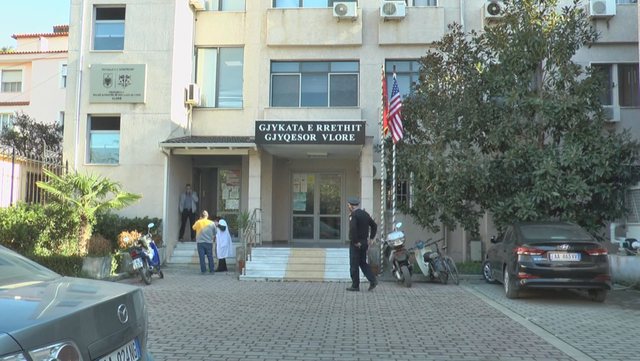 “Na jep 100 mijë euro ose të vrasim”/ Qëlloi me armë dhe tentoi të vriste bariun, lihet në burg autori në Vlorë