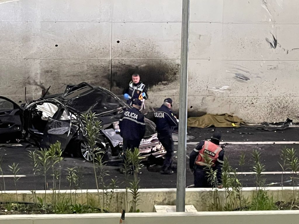 Aksidenti i frikshëm në Sauk, policia konfirmon dy viktima, 4 persona të plagosur