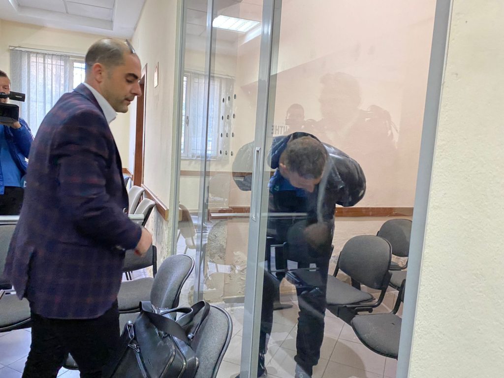 Çfarë ndodhi në gjyqin ndaj efektivit të RENEA-s, prokuroria rrëzon dy akuza. Altin Morina ishte nën mbikqyrje, avokati: Të vetmet prova janë…