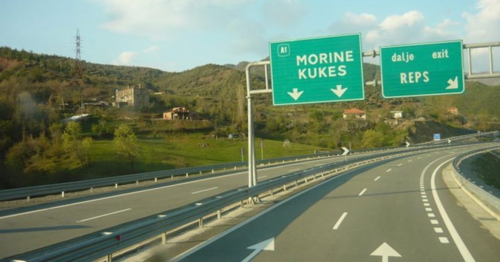 DENONCIMI ME FATURË! Koncesionari te Rruga e Kombit fiton edhe nga kursi i thyerjes së euros, 73 cent për çdo kalim