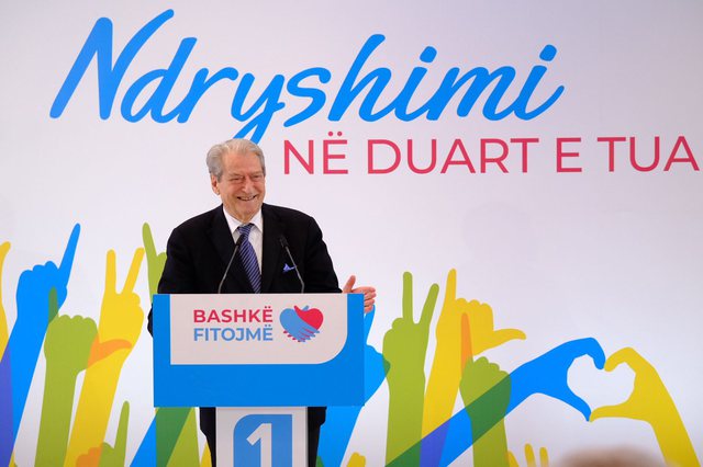 Berisha: Rama u premtoi shqiptarëve rrogën e 13, ua mori edhe të 12-ën. Hiq dorë nga terrorizimi i zgjedhësve, do të të japim atë që meriton