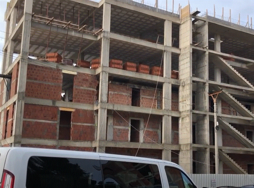 I akuzuar si porositësi për vendosjen e tritolit në një pallatit në Shëngjin, lihet i lirë Zef Kola. Prokurori i çështjes: 52-vjeçari duhet të qëndrojë në burg, ka prova që…